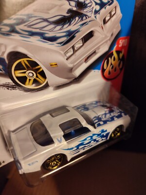 ミニカー Hot Wheels '77 Pontiac Firebird Amazon.com: Hot Wheels '77 Pontiac Firebird, HW Flames 5/10