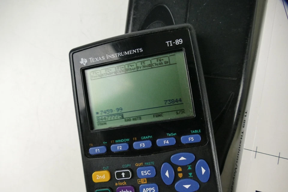 2 Texas Instruments TI-89 Titanum  200 + TI-82 Stats Taschenrechner S-5655 - Bild 4 von 4