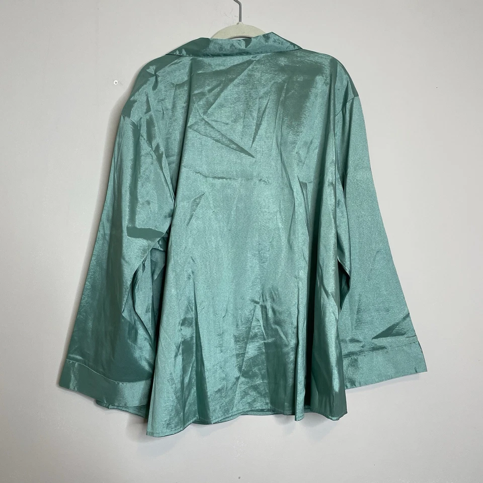 Cato Women’s Blouse Size 26/28 Green Satin Shiny Cuff Long Sleeve Button Front - Image 4 of 4