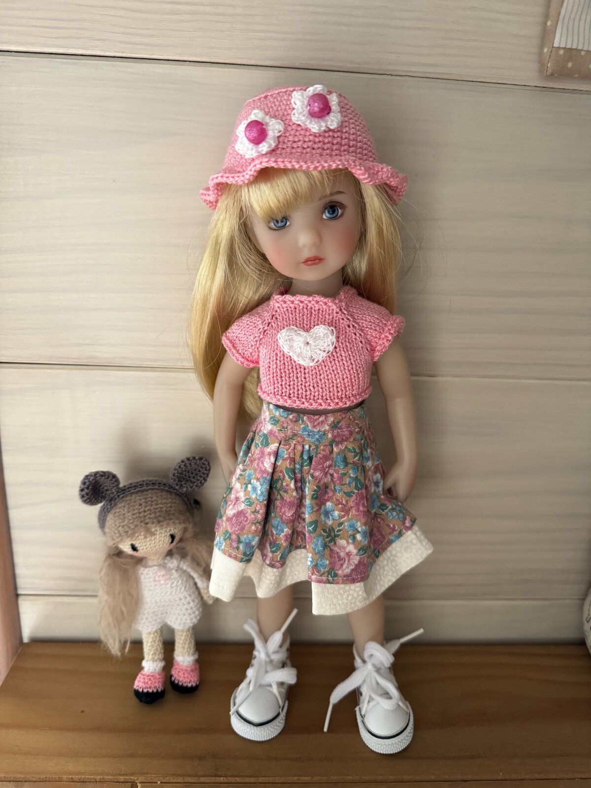 Vêtement compatible poupée Evianna de Dianna Effner 28 cm en coton rose