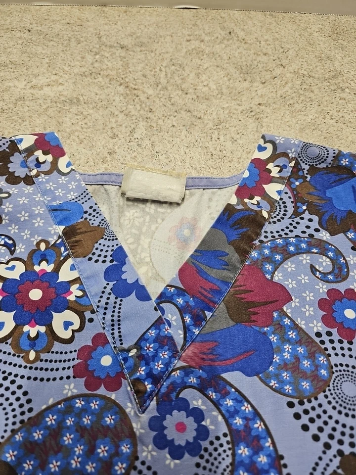 Tafford Women's Blue Geometric Print Scrub Top Size Unknown - Image 4 of 4