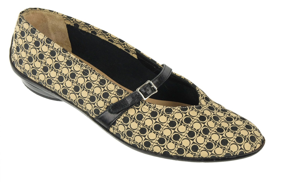 SALVATORE FERRAGAMO 7B Special Edition Logo Gancini Mary Jane