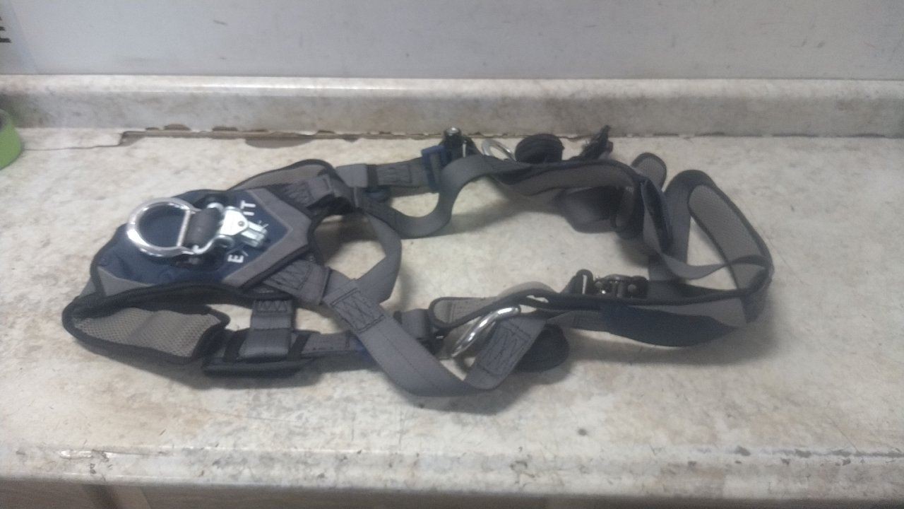 3M DBI-Sala 1140123 Size L 420 Lb Weight Cap Full Body Harness
