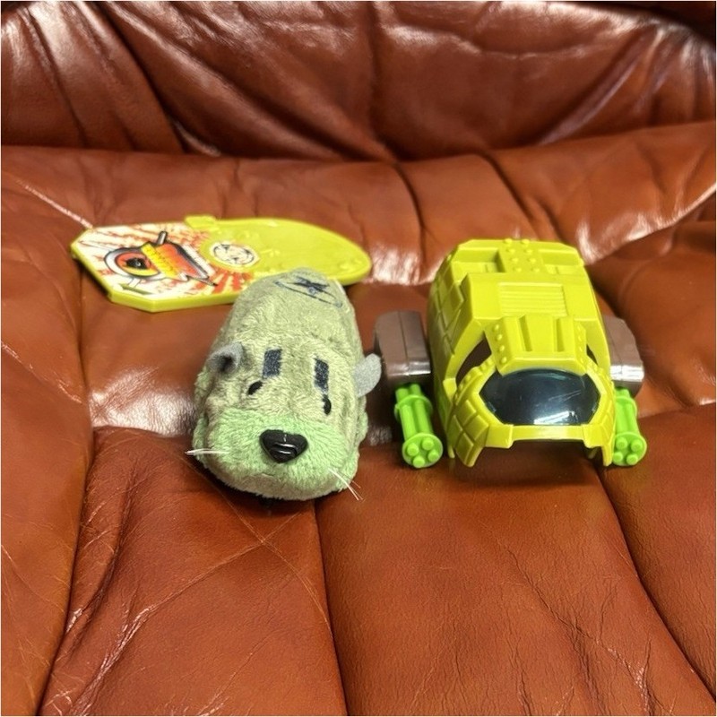Rivet khung Zhu Pets Hamster with Green Vehicle and Accessories 2010