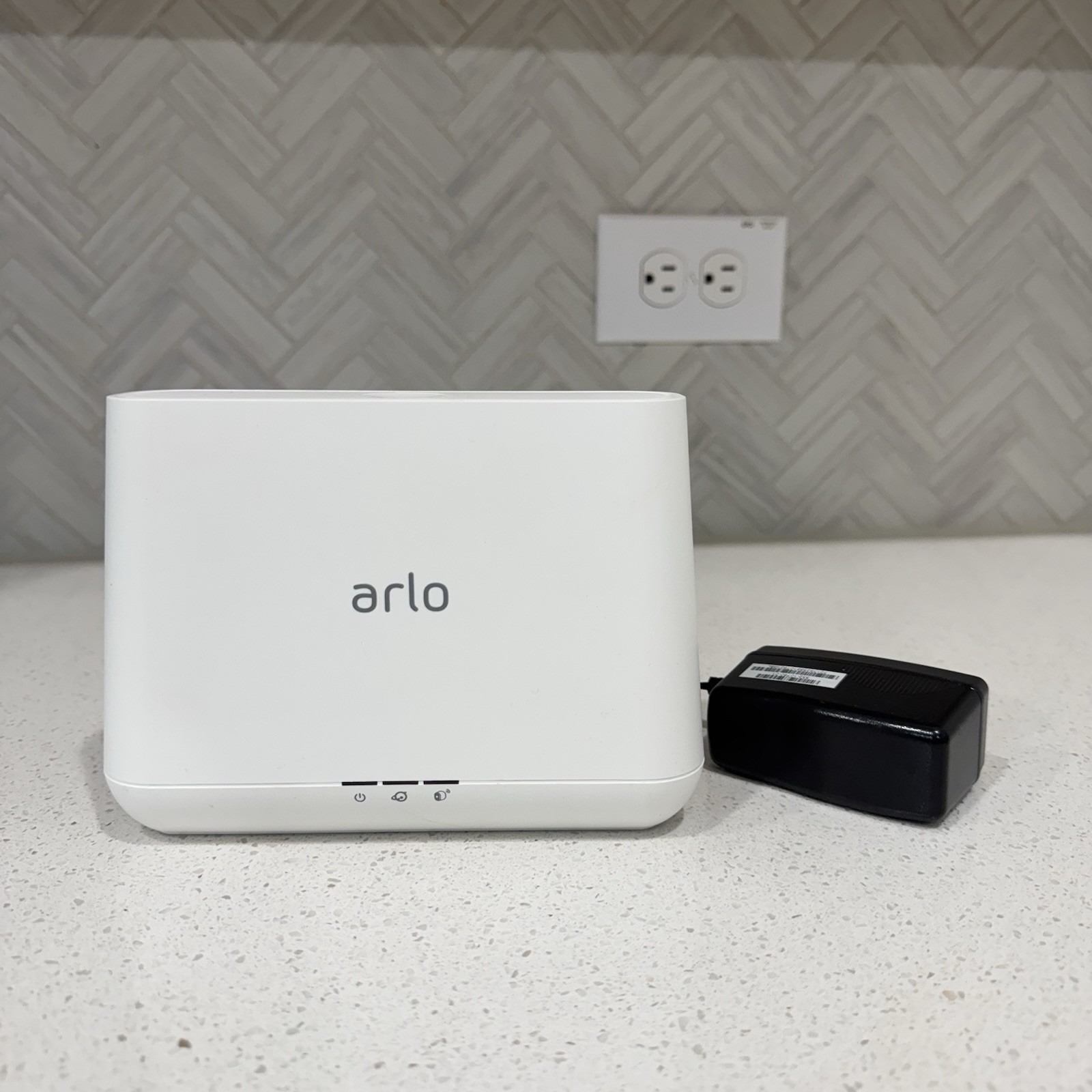 Netgear Arlo VMB4000 Wireless Security Hub Base Station w/ Power Adapter