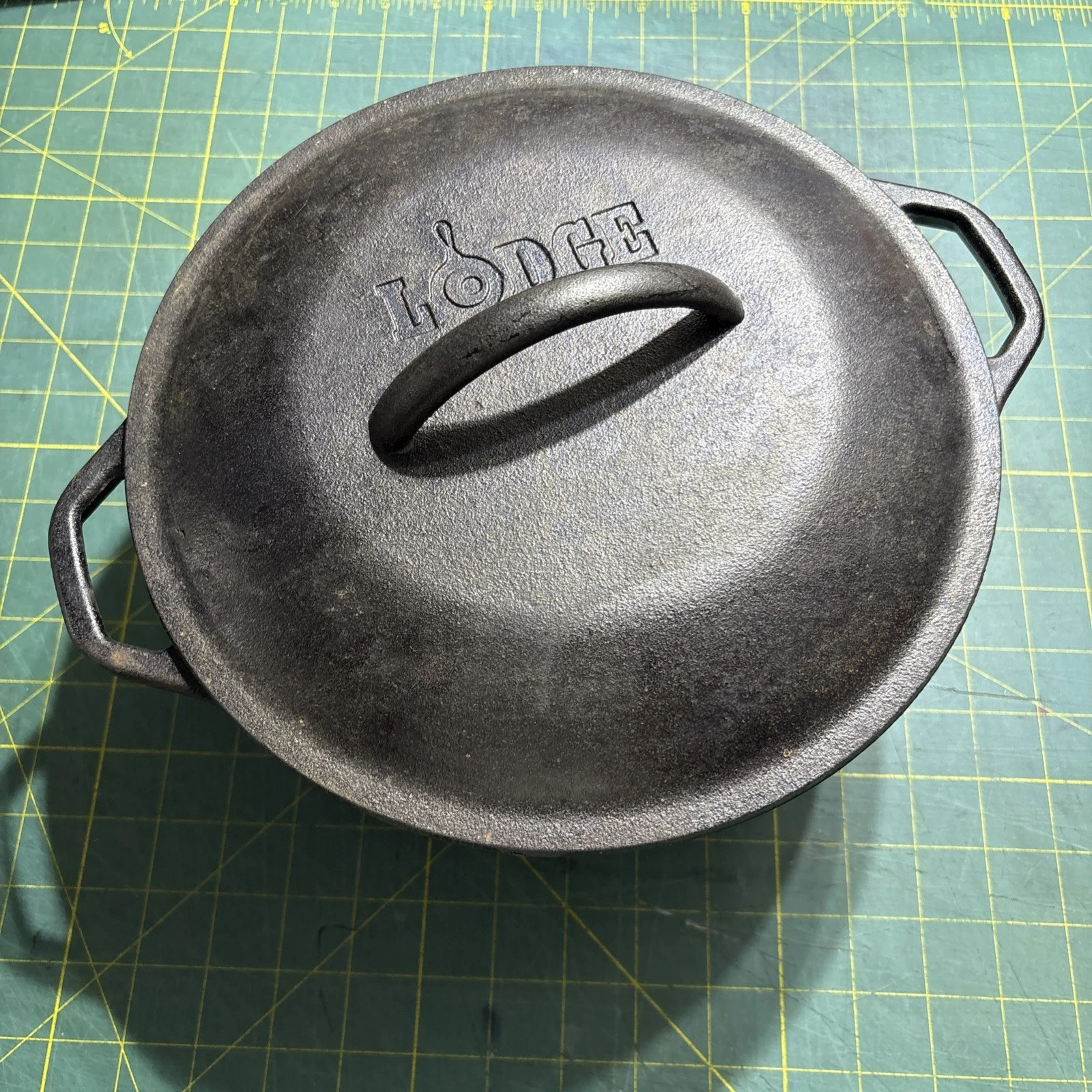Lodge 10-1/4 8DOL USA Cast Iron Dutch Oven Pot