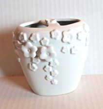 Saturday Knight Rainbow Garden Solid White Flowers Floral Toothbrush Holder NEW