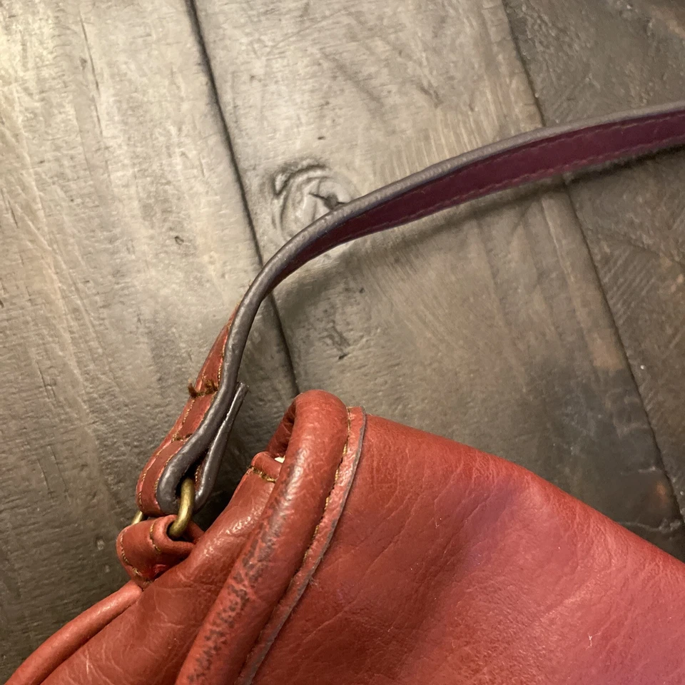 Liz Claiborne Axcess Ladrillo Rojo Baguette Años 90 Look Cartera Convertible Muñequera Y2K Foto 3 de 4