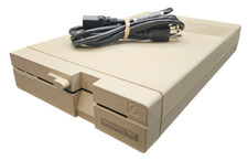 Commodore 1571 5.25" Floppy Disk Drive - POWERS ON UNTESTED