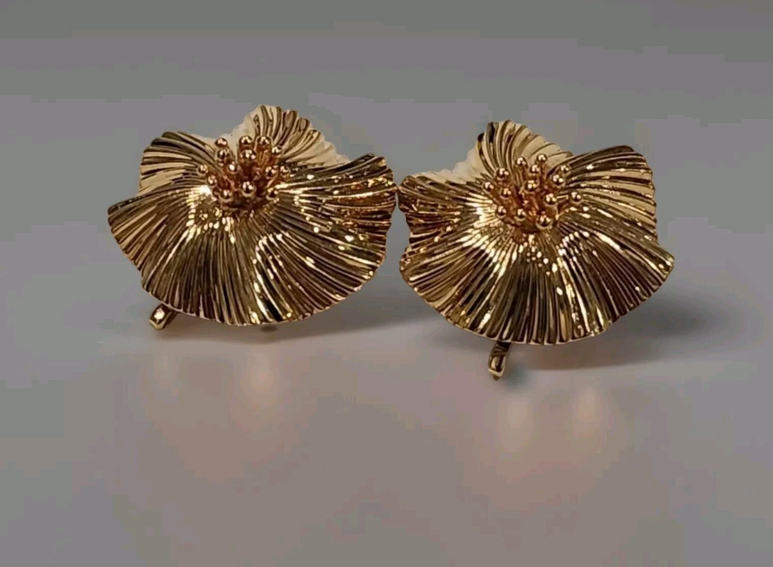 Tiffany & Co Floral Motif Retro 14kt Yellow G Clip On Earrings PAT.2423905