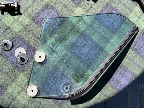 Jaguar XJS V12 Convertible Right Quarter Window - Picture 6 of 6