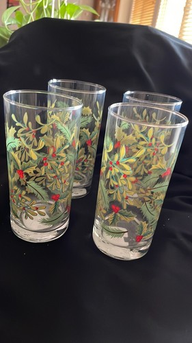 NWT Set Of 4 Holly & Berry 16.3 Oz Glasses W/ Weighted Bottoms - Picture 2 of 4