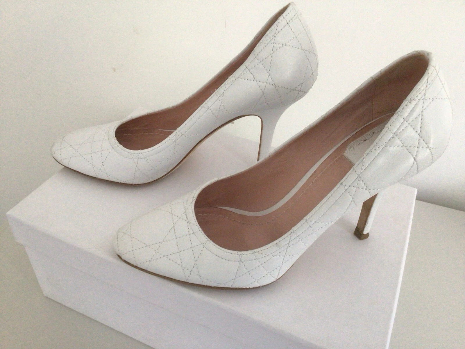 Chaussures Christian Dior EU 38 UK 5 blanc cour cannage cuir mariage mariée fête