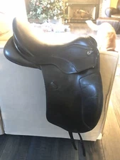 17 M/MW Kieffer Freestyle Dressage Saddle