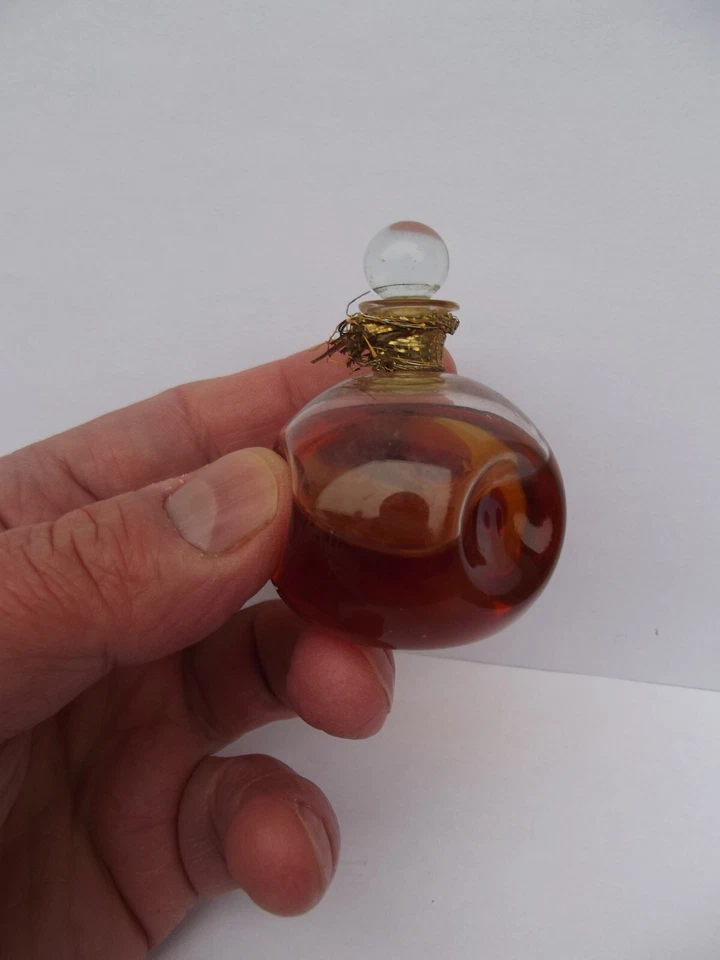 Ancien flacon de parfum bouchons en verre sans étiquette avis au connaisseur - Photo 3/4