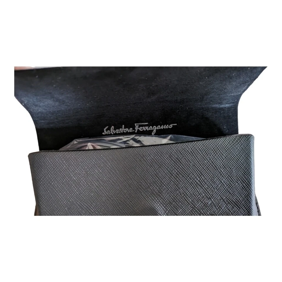 全新 正品 Salvatore Ferragamo SF937S 太阳镜 深灰色/红色 盒子 - 男女皆宜 — 第 2/4 张图片