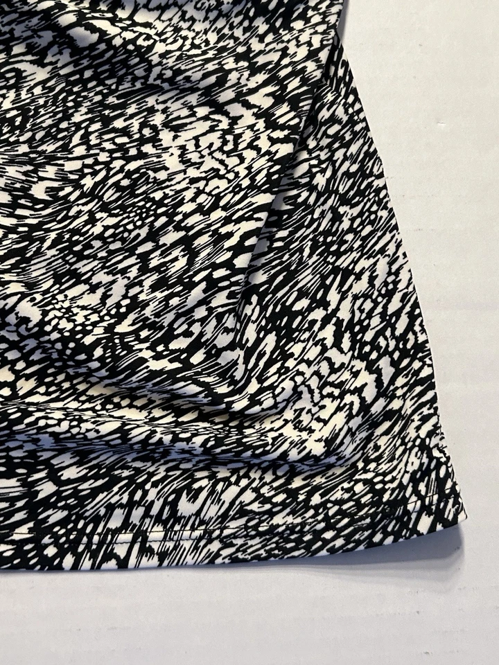 Sujetador Tankini Athleta Bondi Copa Negro/Blanco Animalia Sal Marina Talla 36 B/C Foto 4 de 4