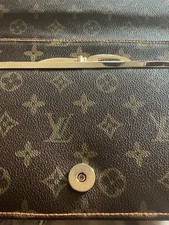 Louis Vuitton pochette voyage