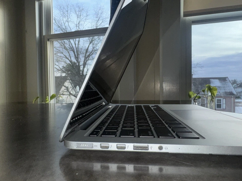 Apple MacBook Pro 13" A1502 2015 2,7 GHz I5 8 GB de RAM para piezas Foto 3 de 4