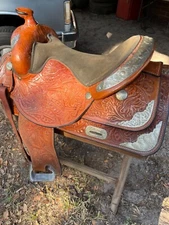Royal King saddle, Billy cook accessories, wooden rack, ReinsMan saddle pads.