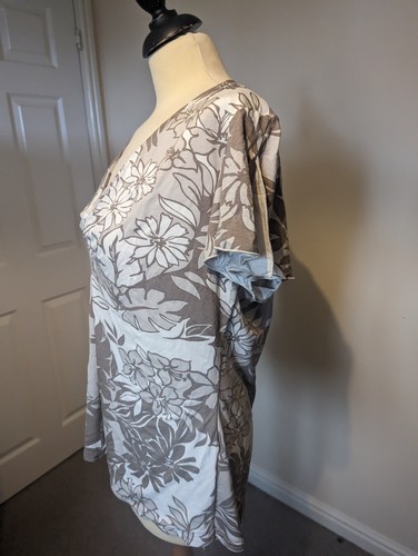 CHESCA Floral Beige Cream Top Size UK 16 (US 12) V-neck Viscose Petal Sleeves - Picture 10 of 11