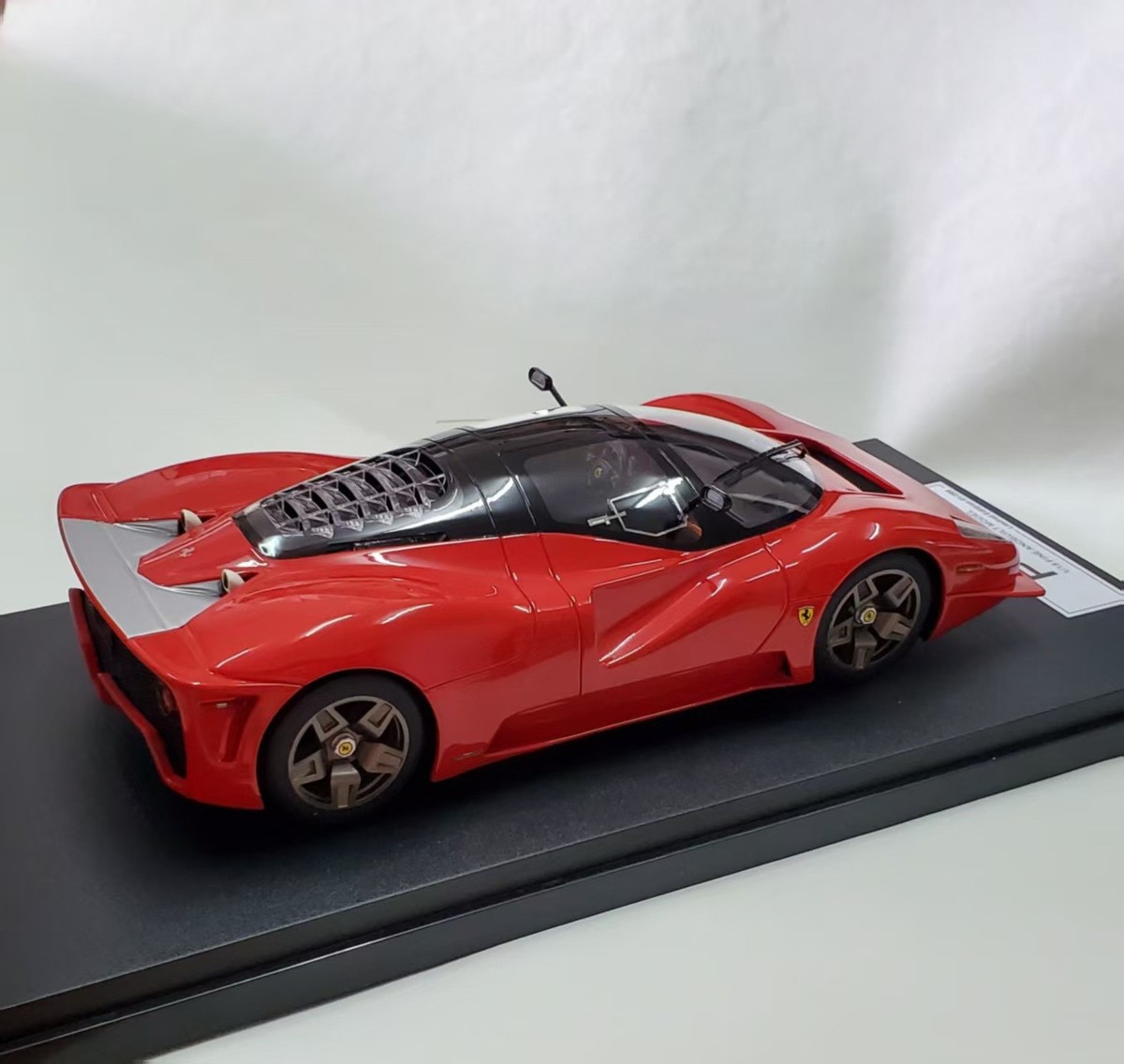 自動車 APM 1/18 Ferrari P4/5 by Pininfarina s-l1200.jpg