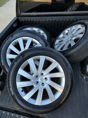 (4) Land Rover Range Rover 21'' Wheels Pirelli Scorpion NEW Take offs w caps