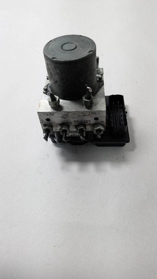 Used ABS Hydraulic Assembly fits: 2017 Chevrolet Traverse w/variable assist powe Foto 2 de 4