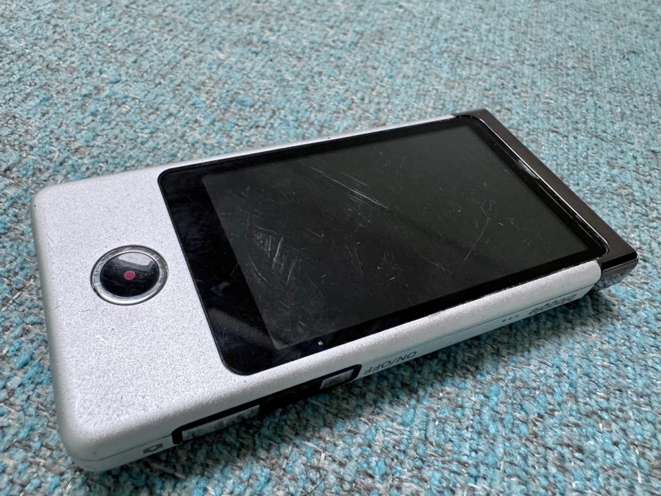 *LEER* Videocámara digital Sony MHS-TS10 Bloggie HD plateada cámara rápida FUNCIONA Foto 2 de 4