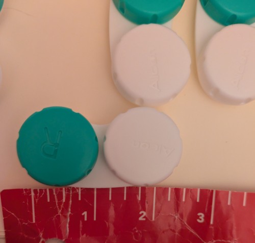 Contact Lens Cases LOT OF 14 Green/White Unsealed Soak Storage New Screw-On - Picture 2 of 4