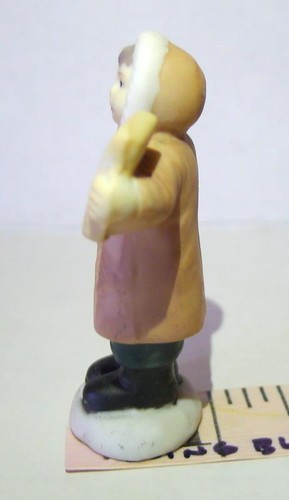 Grandeur Noel Victorian Village Christmas Newspaper Girl 1993 Vintage - 第 5/7 張圖片