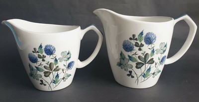 Pottery Impartial Vintage Alfred Meakin Glo White 'clover' Pair Of Large Jugs Alfred Meakin