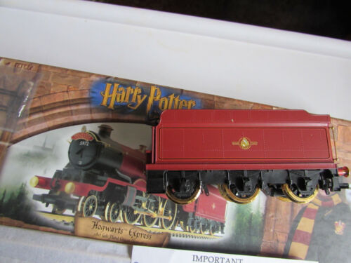 Hornby R2301 Hogwarts Express 18CT. Gold plated Hogwarts Castle MINT UNRUN - 第 4/8 張圖片