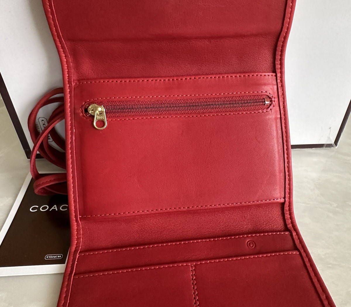 小物 OLD COACH Folding wallet leather red Coach Vintage Hamptons RED Leather Bifold Zip Around Coin