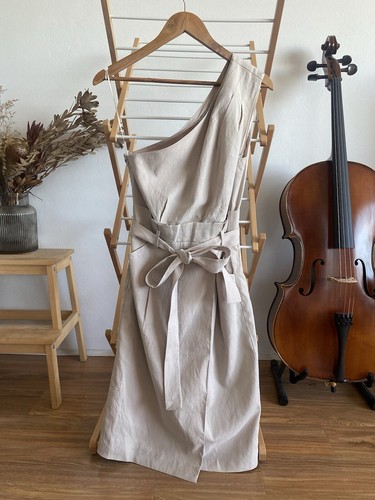 $475 REISS TAYLA ONE SHOULDER MIDI DRESS SIZE 10 12 NEUTRAL LINEN BLEND CREAM - Picture 2 of 23