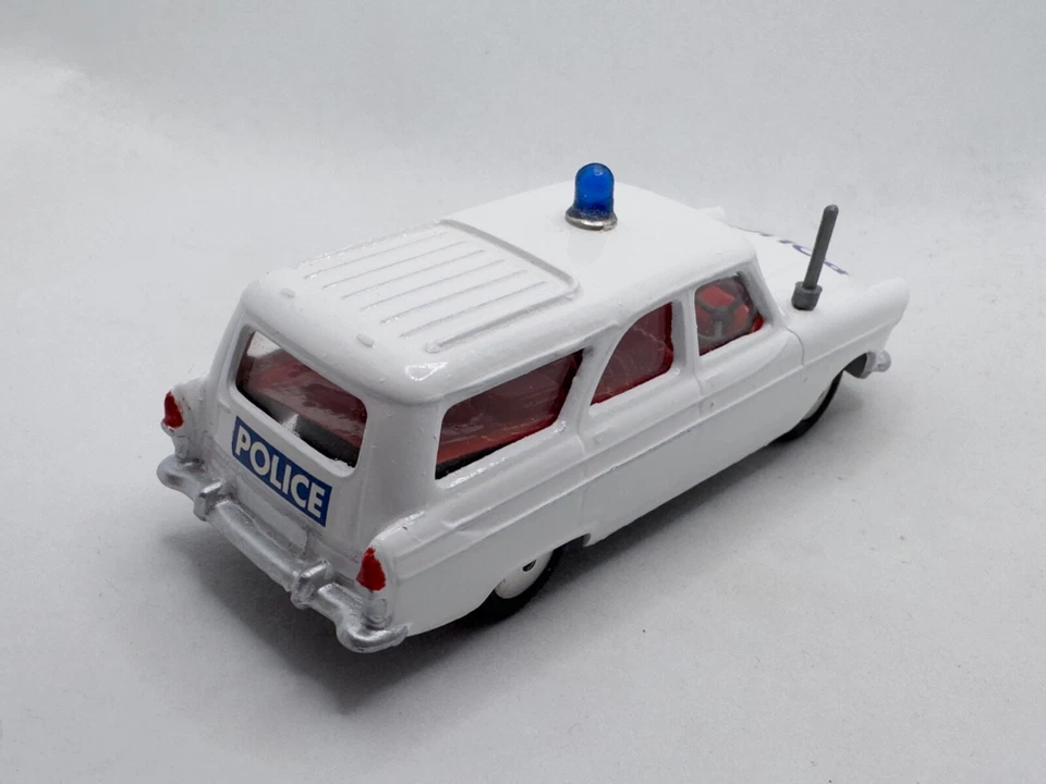 ЛИТАЯ МОДЕЛЬ ПОЛИЦЕЙСКОГО ПАТРУЛЬНОГО АВТОМОБИЛЯ FORD ZEPHYR # 419 CORGITOYS 1960 - Изображение 3 из 4