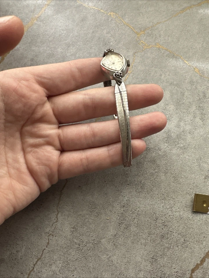 Reloj Gruen Precision 17 Joyas Pequeño Vintage Foto 3 de 4