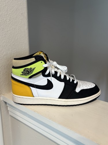 Air Jordan 1 Retro High OG White/Black-Volt University Gold Mens Size 9.5 - Picture 4 of 9