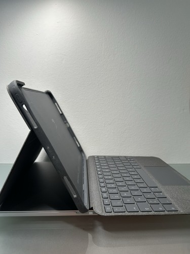 Logitech Combo Touch Custodia con Tastiera per 11" Apple iPad Pro 1a/2a/3a Gen. - 第 4/10 張圖片