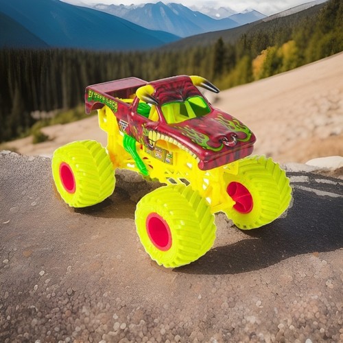 OFFICIAL MONSTER JAM Truck EL TORO LOCO Zombie 1:24 Working Suspension Series 22 - Picture 2 of 2