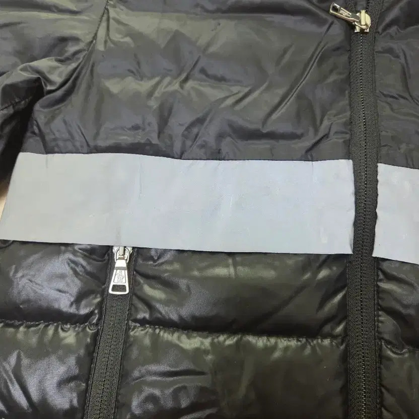 Moncler Kids Padded Jacket - Size 8Y, Good Condition, Detachable Hood thumbnail 8