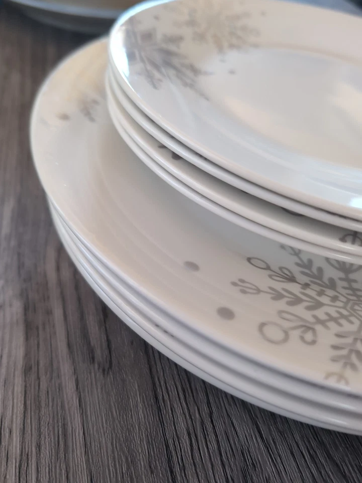 Vintage Royal Norfolk 4/4 Platos Plata Copo de Nieve Cerámica 10.5" Y 8".  Foto 4 de 4