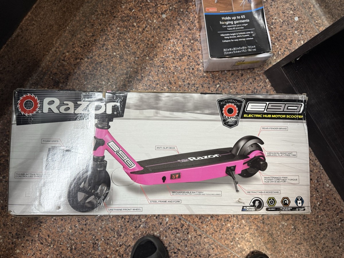 Razor E90 Electric Hub Motor Scooter Never Used w/Original Box