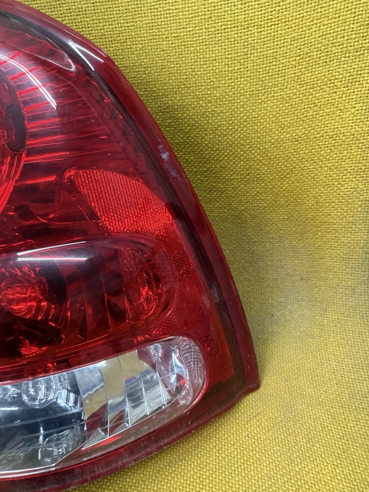  Оригинальный задний фонарь со стороны пассажира GM 15131581 Buick Rainier 2004-2007 - Изображение 2 из 4