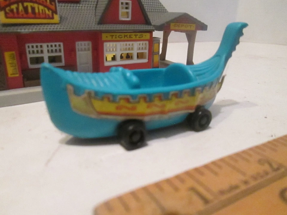 Juguetes Chik Fil A Rolling Boat Juguete NPI Fecha 1995 Falta Calcomanía Lateral Artículo Raro Foto 3 de 4