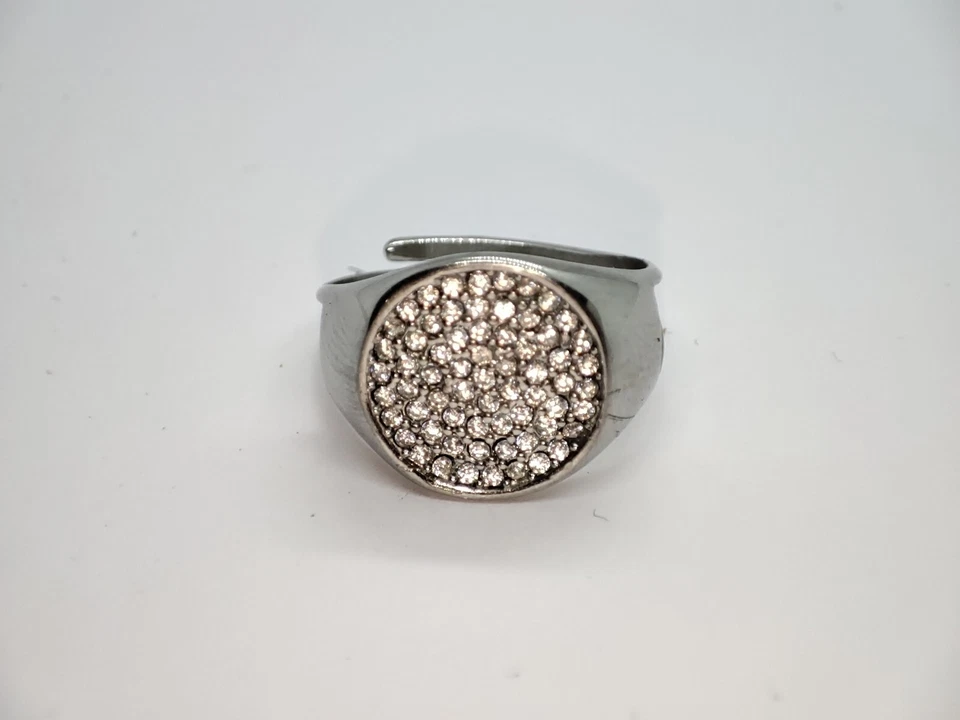 Anello da Donna in Acciaio Regolabile. Anello Chevalier Con Zirconi Bianchi. - Immagine 2 di 4