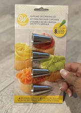 Wilton Cupcakes Decorating Set Kit with 4 Large Tips And 8 Decorating Bags New