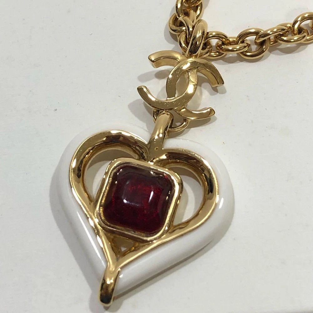 Collana CHANEL CC Logos Rosso Gripoix Cuore Bianco 24" Tono Oro B23C Autentica con Scatola