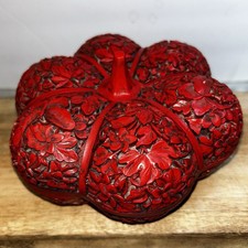 Boîte chinoise sculptée dans le style de laque en forme de citrouille 6" D