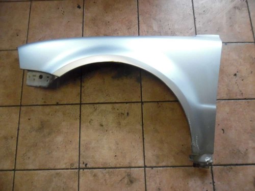 VW Passat 3B Kotflügel Links Silber : LA7W